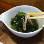 キッチン ブルー グローブ - 具沢山なほうれん草