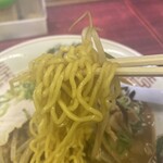 再来軒 - 麺は縮れ細麺