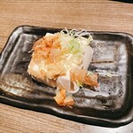 焼き鳥 飲み放題 個室居酒屋 地鶏坊主 - 冷奴です。スーパーのパック入りの豆腐ですね。これで４人分でした