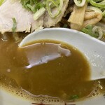 再来軒 - スープは濃いめですが、自分が知ってる味噌ラーメンとはちょっと違うのよね〜