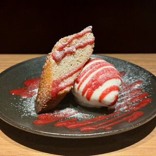 デザートには焼きたてのフィナンシェを