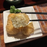 赤坂 津つ井 総本店 - カニの風味や旨みが凝縮しているカニクリームコロッケ