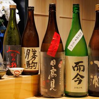 お食事との相性を吟味した季節ごとの日本酒を取り揃え