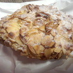 ラ ブティック ドゥ ジョエル・ロブション - クロワッサンアマンド