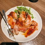 焼き鳥 飲み放題 個室居酒屋 地鶏坊主 - 三河鶏ステーキです。美味しいです