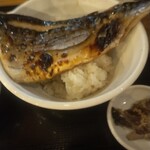 さばめしの鯖匠 - 丼の上に置かれた鯖