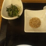 さばめしの鯖匠 - 薬味　三つ葉、ごま