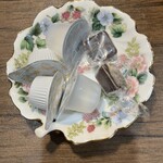 健美 - 食後のサービスチョコレート＆コーヒーミルクとシロップ