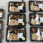 ワタナベ食品 直売店 - 店内
      2024/10/02
      ミックスフライ弁当 410円