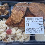 ワタナベ食品 直売店 - 2024/10/02
      ミックスフライ弁当 410円