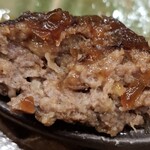 お料理あめゆき - 断面　鉄板焼きハンバーグ御膳　1600円  ご飯大盛り(大盛り無料)ご飯は … 新潟県胎内産のクラシックの新潟県特別栽培認証米 コシヒカリ