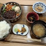 お料理あめゆき - 鉄板焼きハンバーグ御膳　1600円  ご飯大盛り(大盛り無料)
