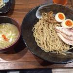 2周年限定、石臼挽全粒粉三層つけ麺(清湯)