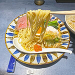 うずとかみなり - 自家製の平打ち中太麺