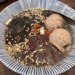 黒工号 - 黒ゴマ豆花680円にトッピングで、芋ボール190円、小豆90円、さつまい圓140円