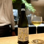 マンサルヴァ - ガンベロ・ロッソのトレビッキエリを獲得しているこちら。
      フォンテフィーコのアブルッツォ ペコリーノ・スーペリオーレ “ラ・カナリア”。
      ハーブ、柑橘、洋梨、ミネラルなどが程よく多彩。
      看板に偽り無し！