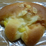 天然酵母パン　味取 - クリームパン