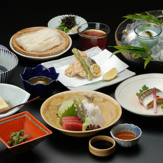 季節の食材を使った自慢の一品の数々