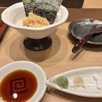 鮨 青海 - ウニは醤油・塩で食べても良し。手巻きにしても良しです。