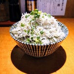らぁ麺や RYOMA 神楽坂 - しらす丼(¥450)に半ライス追加