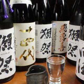 We offer local sake and shochu from all over the country.