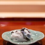 愚直に - 2024.9 シャインマスカットと長野パープルの白和え 干した八丁味噌乗せ