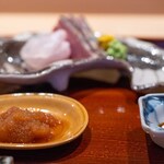 愚直に - 2024.9 お造り（天然クエ、戻り鰹、菊の花の酢漬け、本わさび、醤油、おろしポン酢）