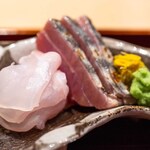 愚直に - 2024.9 お造り（天然クエ、戻り鰹、菊の花の酢漬け、本わさび、醤油、おろしポン酢）