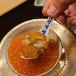 道人 - ⑦新イクラ(北海道産)&舞茸の飯蒸し
      舞茸の旨みをまとった飯蒸し、新イクラのフレッシュで円やかな旨みとコクと合わさった優しいTKGを楽しみました