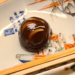 道人 - ⑲初雁(百合根&漉餡&黒糖入り本葛餅)
      濃茶を夕闇空、百合根の白い弧を雁に見立てた秋の夜をイメージした和菓子
      軟らかな食感と優しい甘みを楽しみました