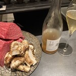 北海道焼肉 北うし - 余市ドメーヌユイペティアンブラウン、びえい和牛、松茸