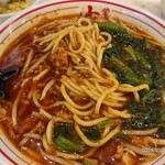 蒙古タンメン中本 - 着丼直後のスープ熱々の時にほうれん草投下