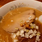 らぁめん 一福 - 繊維に沿ってホロッと分かれるチャーシュー。