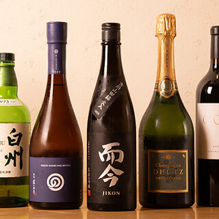 日本酒・ワインは各10種類以上。お好みのお酒で今宵も乾杯◎