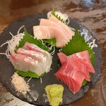 やきとん 魚友 - 刺身盛り合わせも７５０円と、安い!
