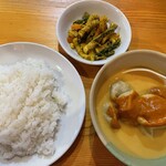 カトマンズキッチン - ライス、スープモモ(冷)、ミックスアチャール