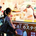 カステラ銀装 - カステラ職人さんが、手作りしてましたよ～。