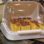 カステラ銀装 - 店内では試食もありました。めちゃ美味しかった～！