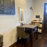 セブンズカフェ - テーブル席