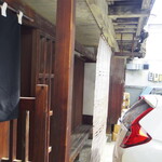 うなぎのまつ嘉 - 店頭に並んでいると目前の風景