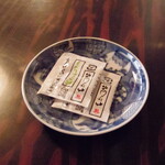 うなぎのまつ嘉 - 山椒はパック入り　これで良いと思います　味見して鰻にはかけず