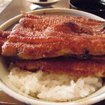 うなぎのまつ嘉 - 厚みのある鰻です