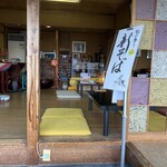 蕎遊庵 - 店内は奥の座敷が広いです　テーブル席は2卓だけ