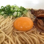 サンチャ フカミ - 生卵が徳島らーめんの特徴