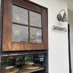 セブンズカフェ - このネームプレートと窓がいい感じ