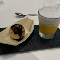 RISPETTO - 屋台、というらしく、シャレが効いてるルックス。ビールは冷製ポタージュ。