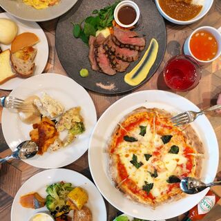 料理長自慢の創作料理がずらりと並んだ本格ビュッフェ☆