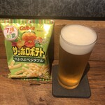 麹町いづみや しろ - 生ビール ・カルビー サッポロポテトベジタブル