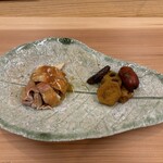 柚木元 - ぎたろう軍鶏のきのこ詰め焼き、ポルチーニ、なつめ、蓮根