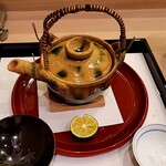 馬車道 大かわ - 取り皿の色が